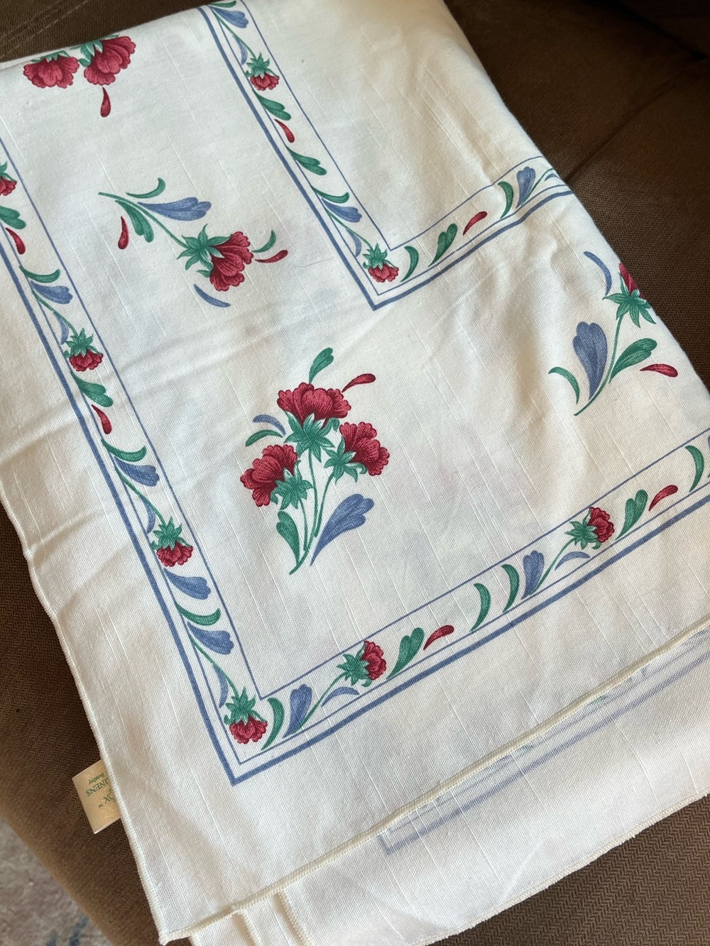 Lenox Linens Floral Printed White Linen Tablecloth with Red and Blue Accents